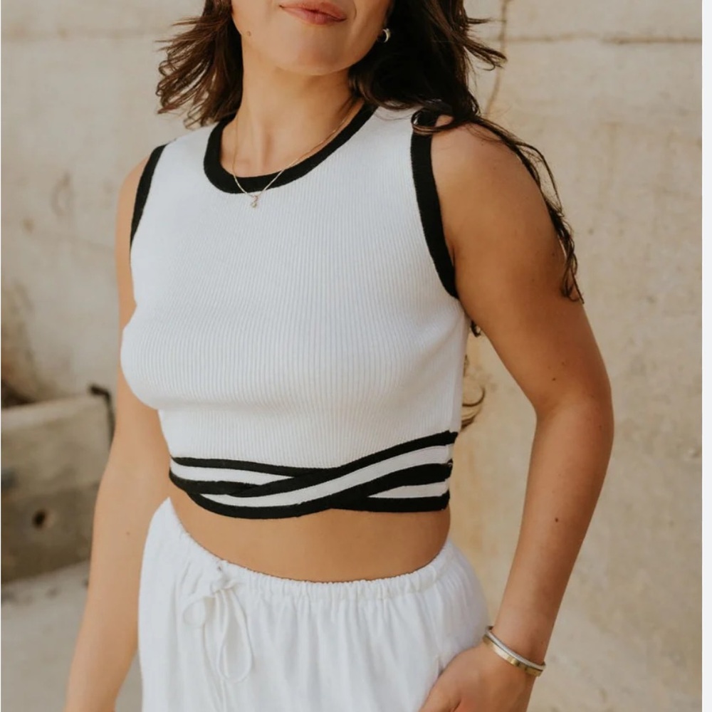 Contrast Ribbed Knit Crop Top - Picture 7 of 9